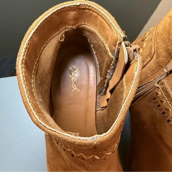 Qupid Brown Embroidered Faux Suede Boho Block Heel Ankle Boots Size 7 - Picture 8 of 13